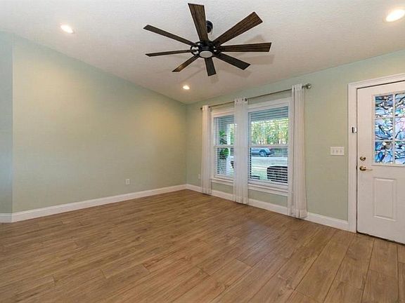 5th image of 238 Oak Lane Way