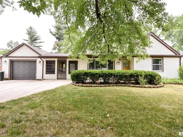 212 Lawndale Ct, Metamora, IL 61548