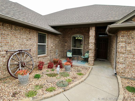 2nd image of 1002 Springfield Ct