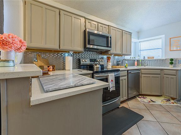 2nd image of 7825 Cardinal Ct