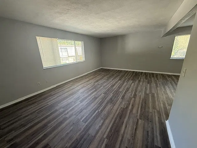 19 Nottingham Ln — Photo 2