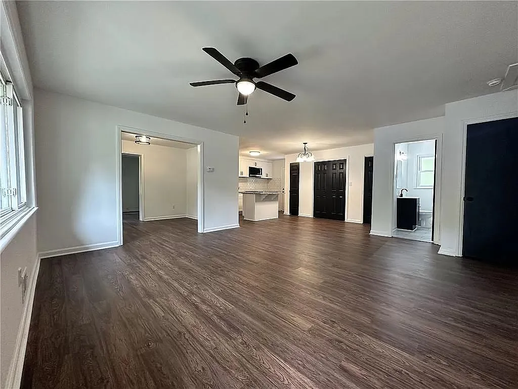 3 bed, 1323 sqft, $2,500 — Photo 3