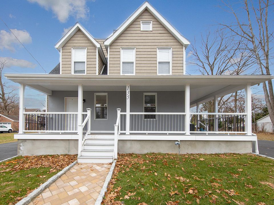 This is Front Entrance on the left side. Just a few steps for easy access.