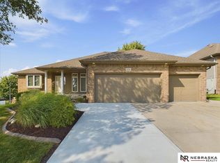 8706 S 100th St, La Vista, NE 68128