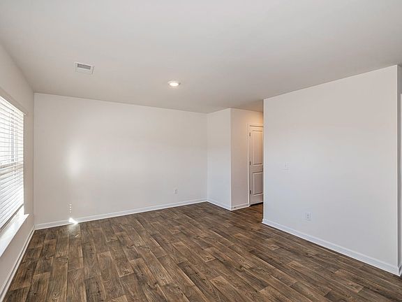 3rd image of 220 Bracken Woods Way