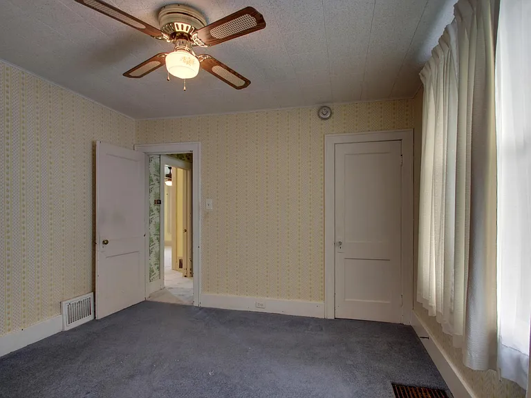 2431 Elm St — Photo 13