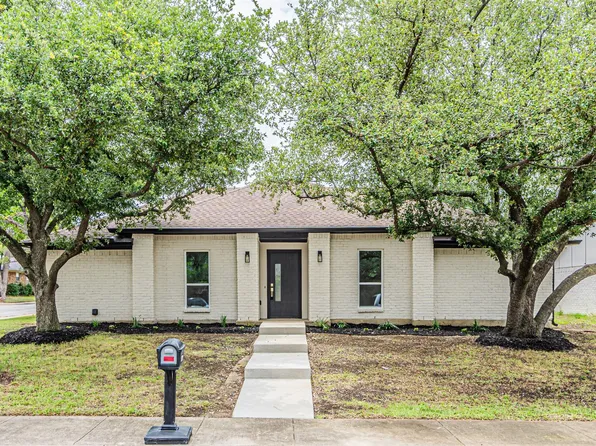 2220 Greenvalley Dr, Carrollton, TX 75007