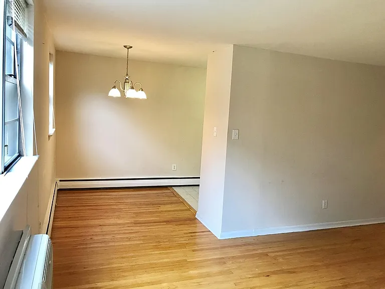 3024 W Queen Ln — Photo 7