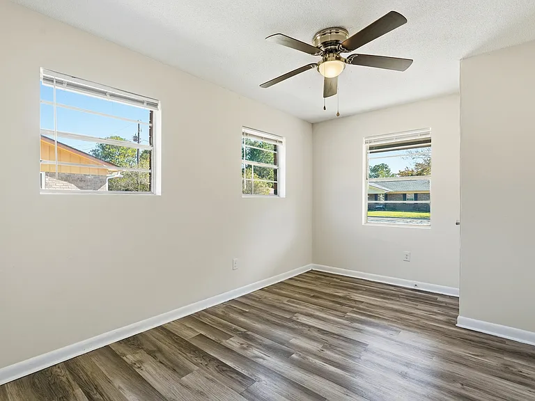 234 Deerwood Dr — Photo 21