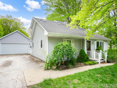 5906 Henry St, Norton Shores, MI, 49441