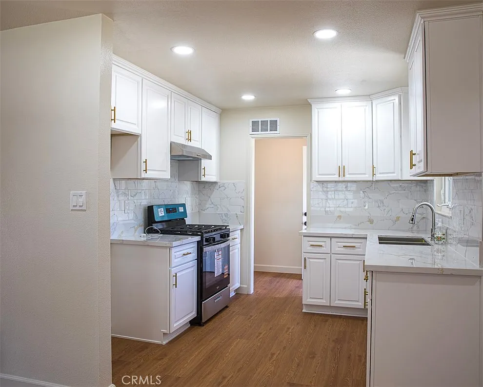 3 bed, 1332 sqft, $3,100 — Photo 4