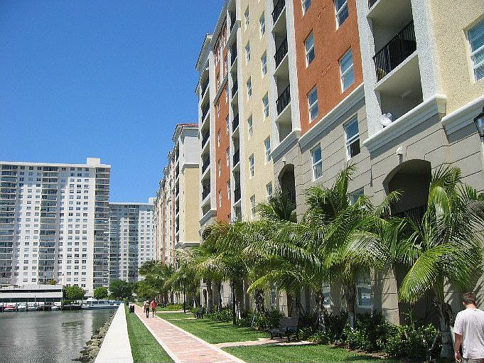 Steps from intracoastal walkway 