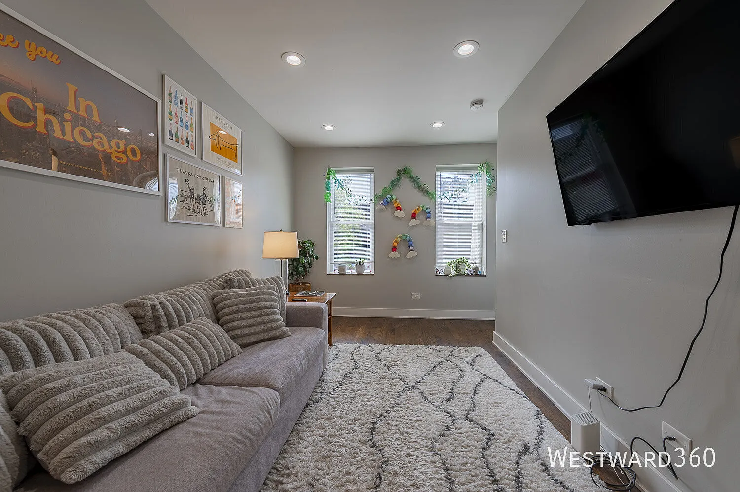 Spacious 2BR/1.5BA in Wicker Park Modern Upgrades & Prime Location! — Photo 2