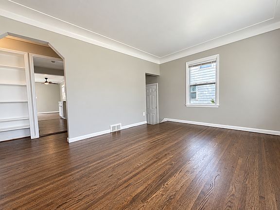 5th image of 21503 Beechwood Ave
