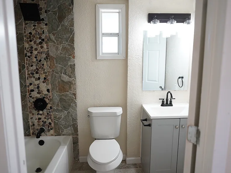 3017 Chestnut St — Photo 4