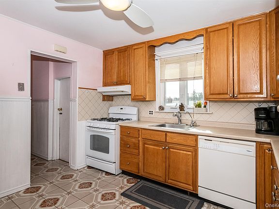 3rd image of 24 5th Avenue