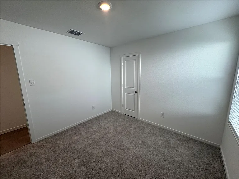 1633 Limpkin Dr — Photo 8