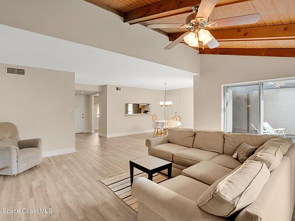 5th image of 122 Spreading Oak Ct