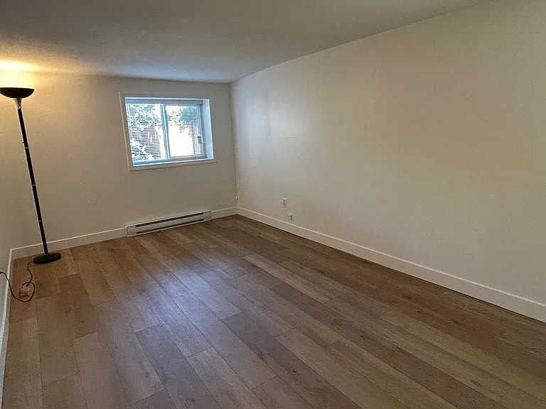 1328 Maple St — Photo 15