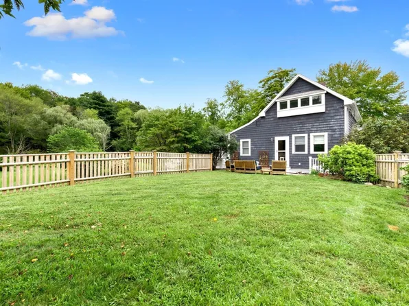 52 Bridge St, South Hamilton, MA 01982