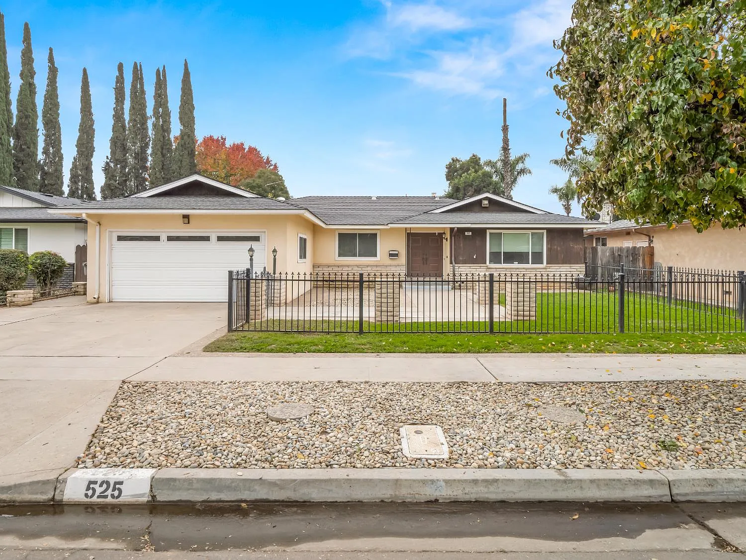 525 E Vartikian Ave photo 1