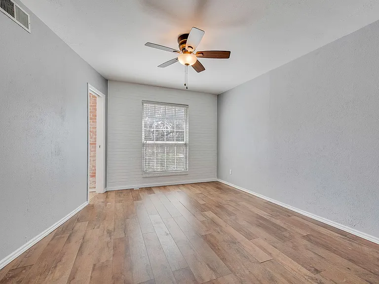 7815 Royal Ln #7815 — Photo 25