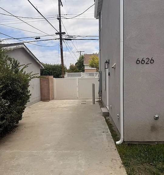 6626 Woodlake Ave — Photo 12