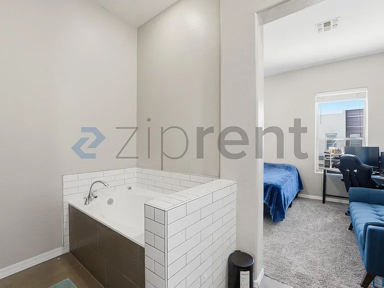 2315 E Pinchot Ave #128 — Photo 29