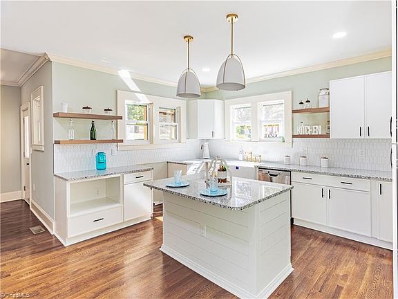 3rd image of 929 S Hawthorne Rd