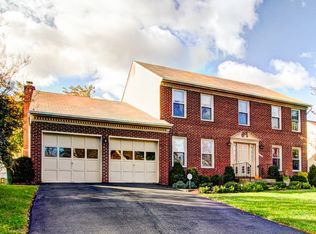 13707 Country Crossing Ct, Chantilly, VA 20151