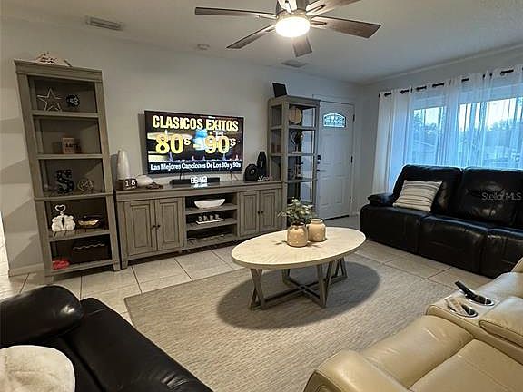 3rd image of 2338 Ridgeview Dr