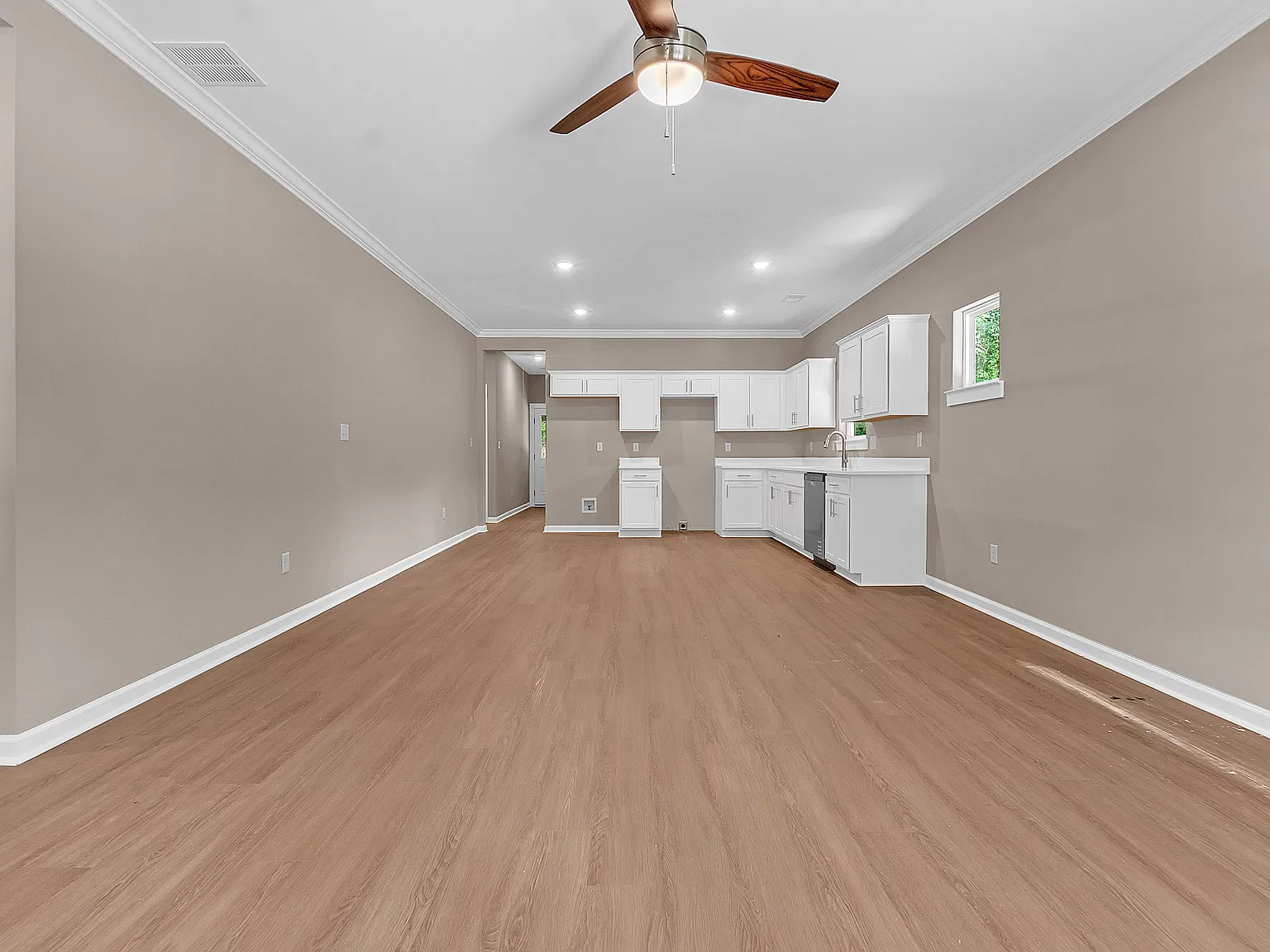 4 bed, 1350 sqft, $1,750 — Photo 3
