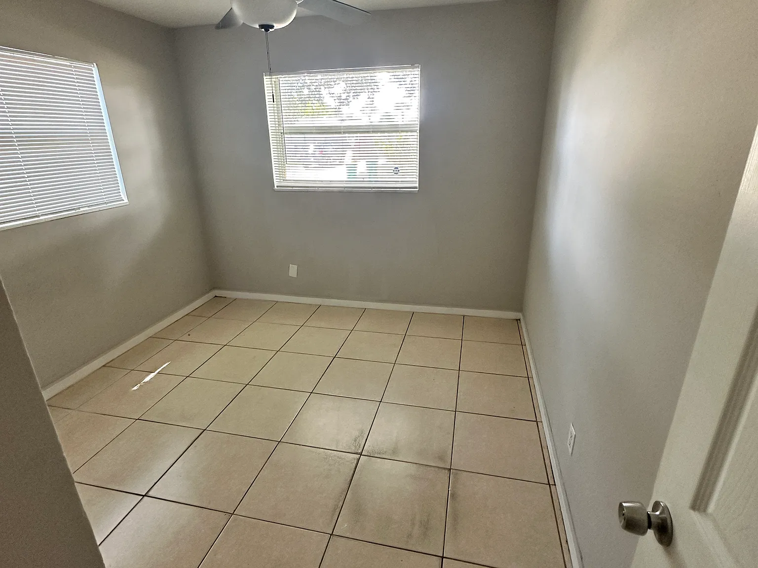 3 bed, 2.5 bath, 1300 sqft, $2,100 — Photo 2