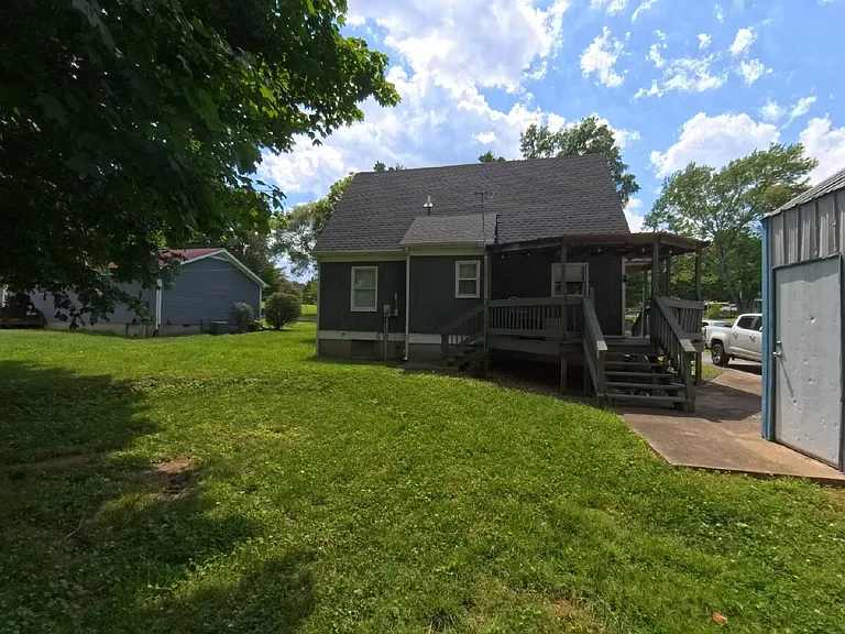 504 Willow Ln — Photo 23