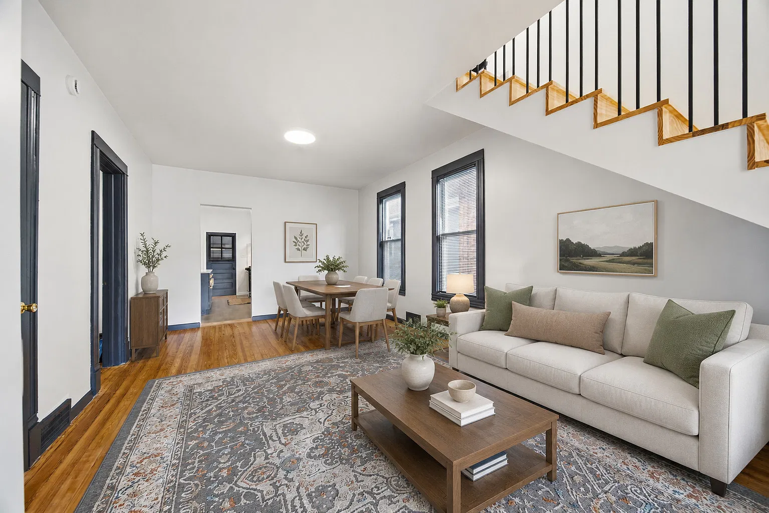 5 bed, 1976 sqft, $2,400 — Photo 2