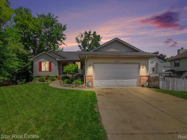 2830 Bayberry Dr, Waterford, MI 48329