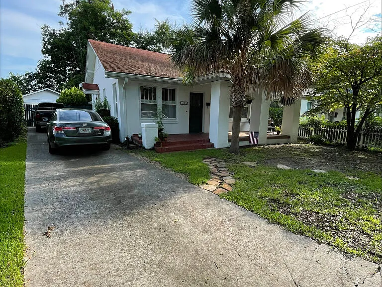 1829 McDowell St — Photo 2