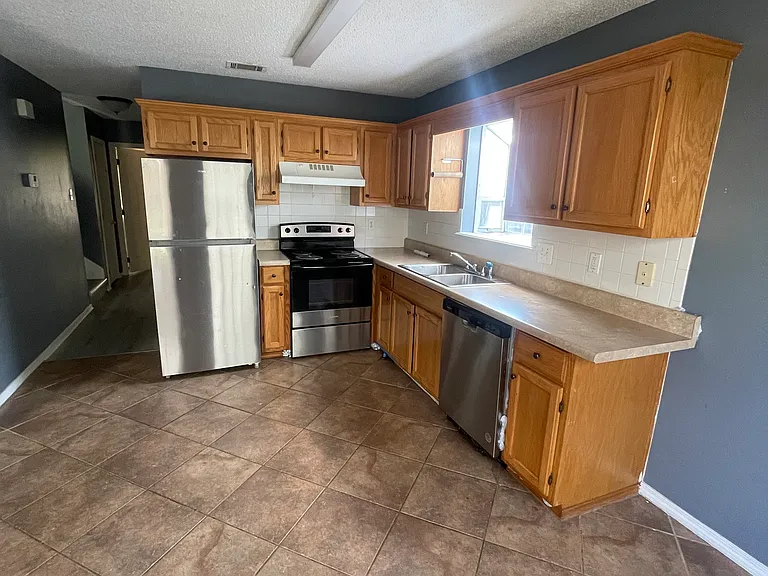 4560 Laurelwood Dr — Photo 10