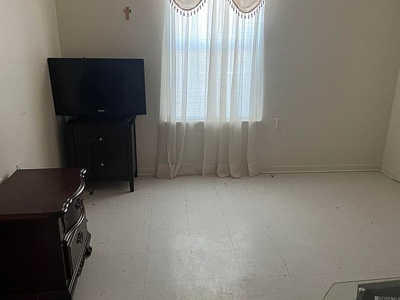 5th image of 9343 Tea Rose Ln