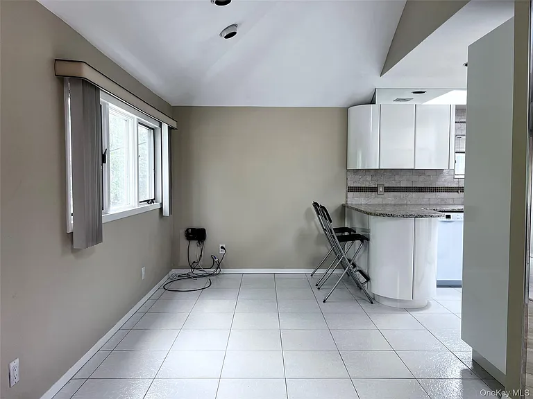 5710 253rd St — Photo 3