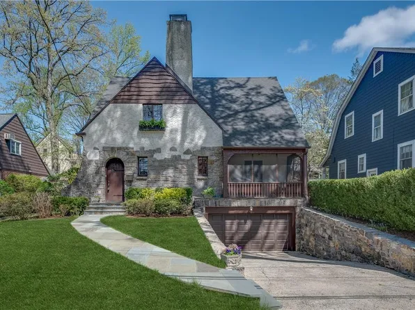 15 Kingsbury Road, New Rochelle, NY 10804