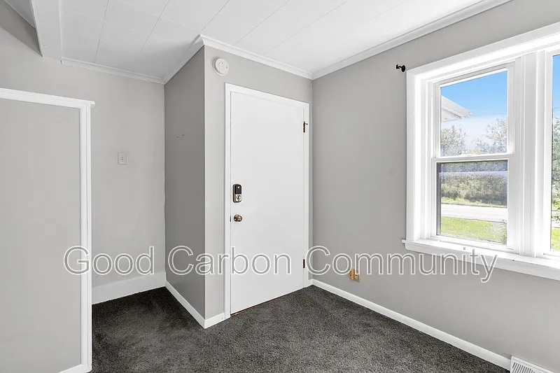 3 bed, 1.0 bath, $1,395 — Photo 3