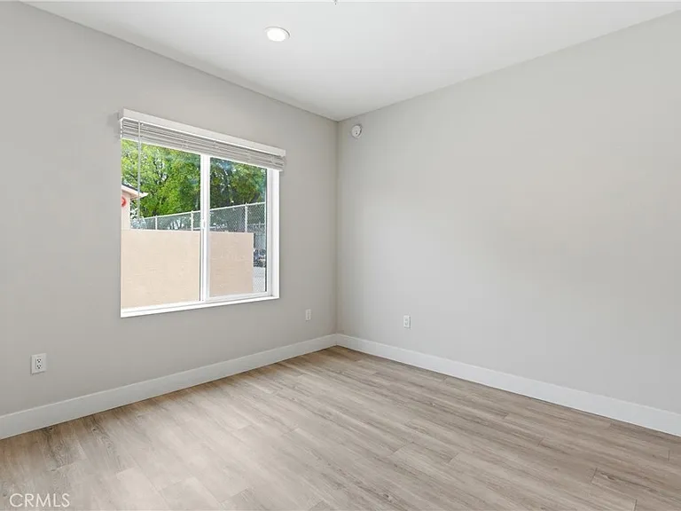 8412 Burnet Ave — Photo 19