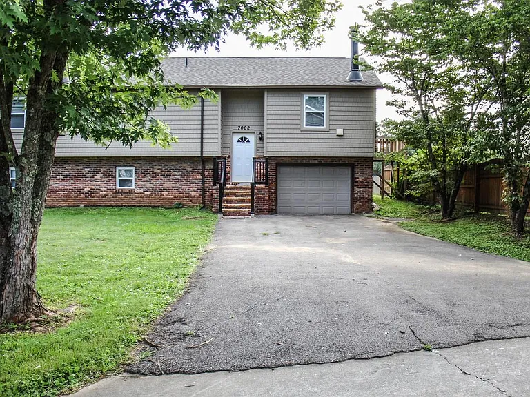 7004 Buddy J Ln #7004 — Photo 2