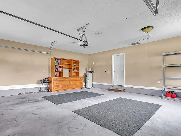 403 Arabian Ln — Photo 37