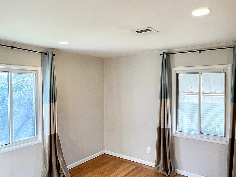 2436 Parkwood Dr — Photo 11