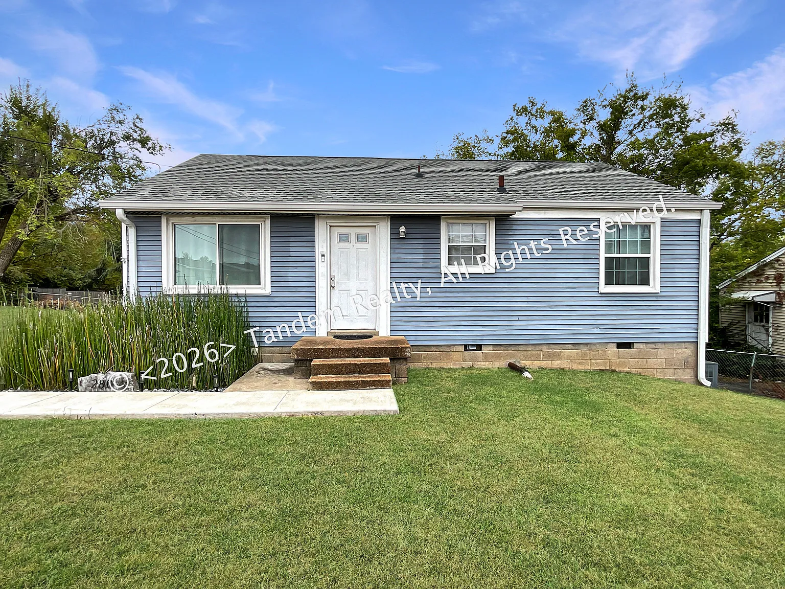 3 bed, 1.0 bath, 1000 sqft, $2,095 — Photo 1