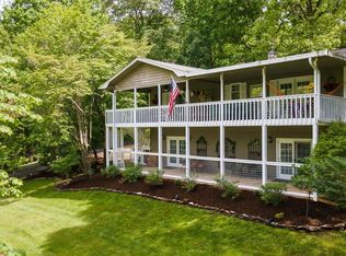 953 Country Club Dr, Franklin, NC 28734