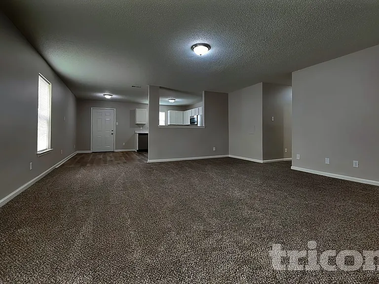 10428 Kensington Way — Photo 3