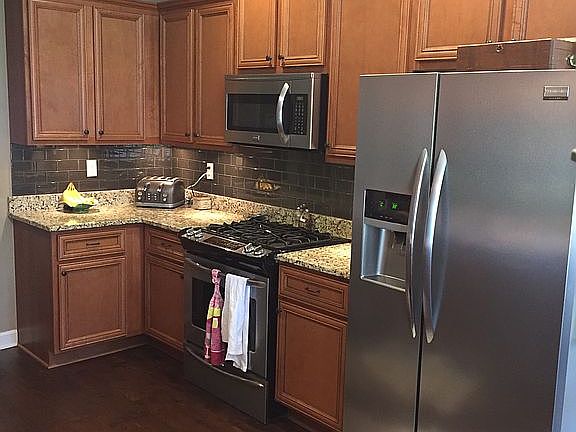 4th image of 760 Six Oaks Ln